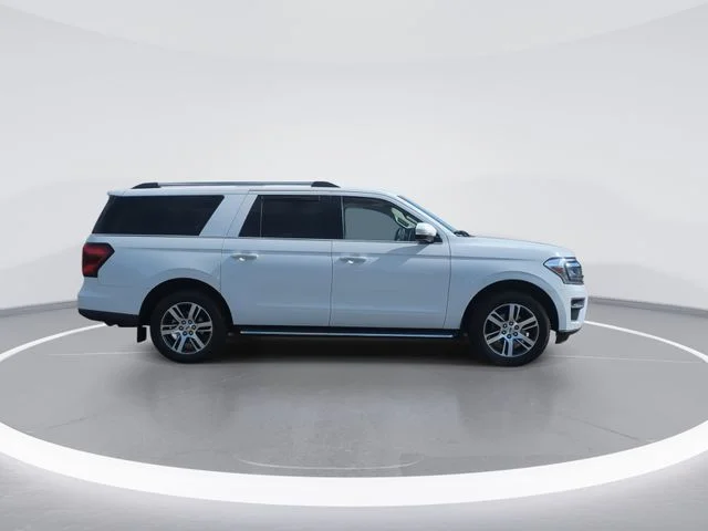 Used 2023 White Ford Limited image 9