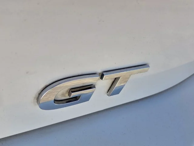 Used 2006 White Pontiac GT image 11
