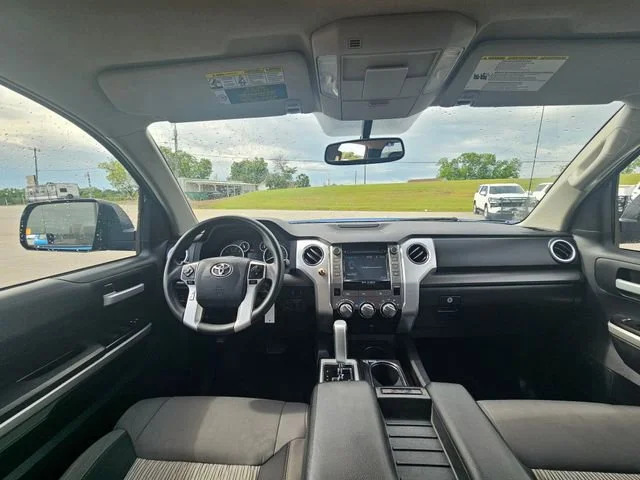 Used 2016 Blue Toyota SR5 image 12