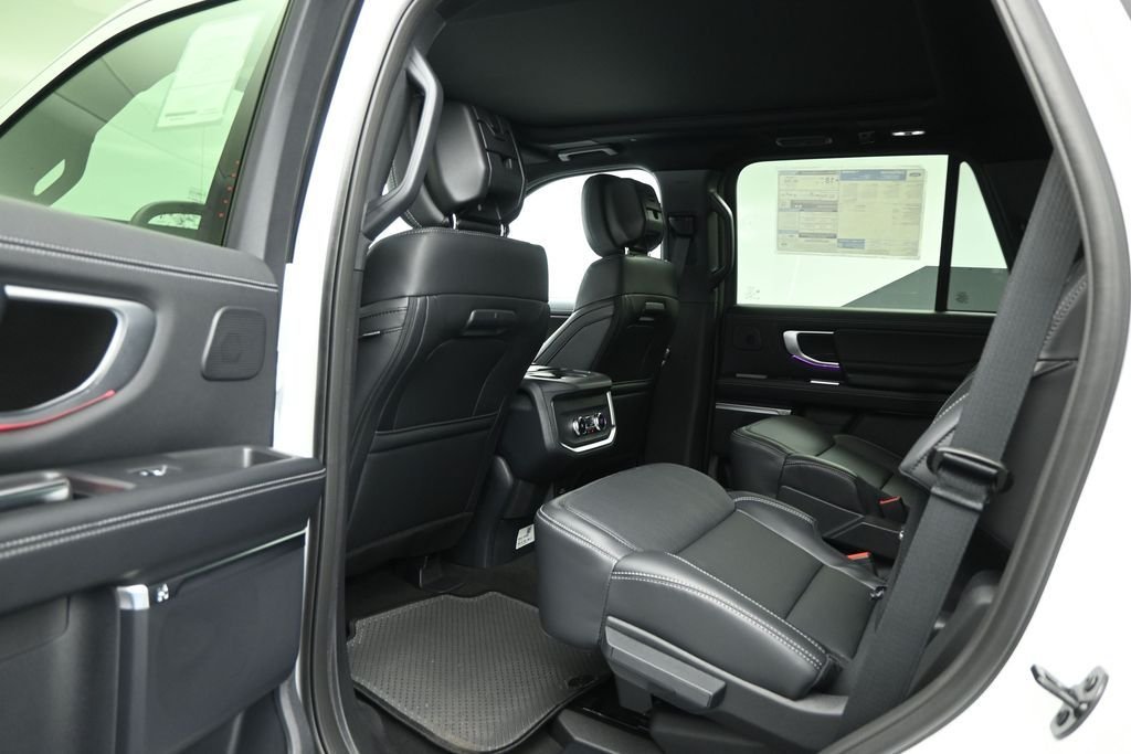 New 2026 Oxford White Ford Platinum image 15