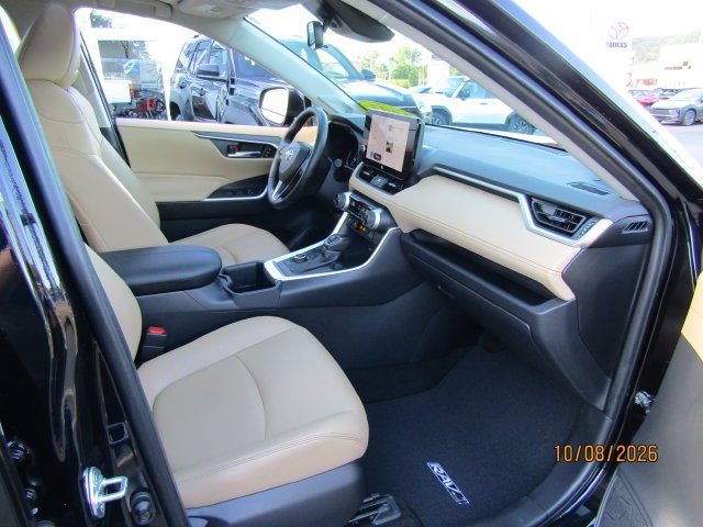 Used 2025 Midnight Black Metallic Toyota XLE Premium image 28
