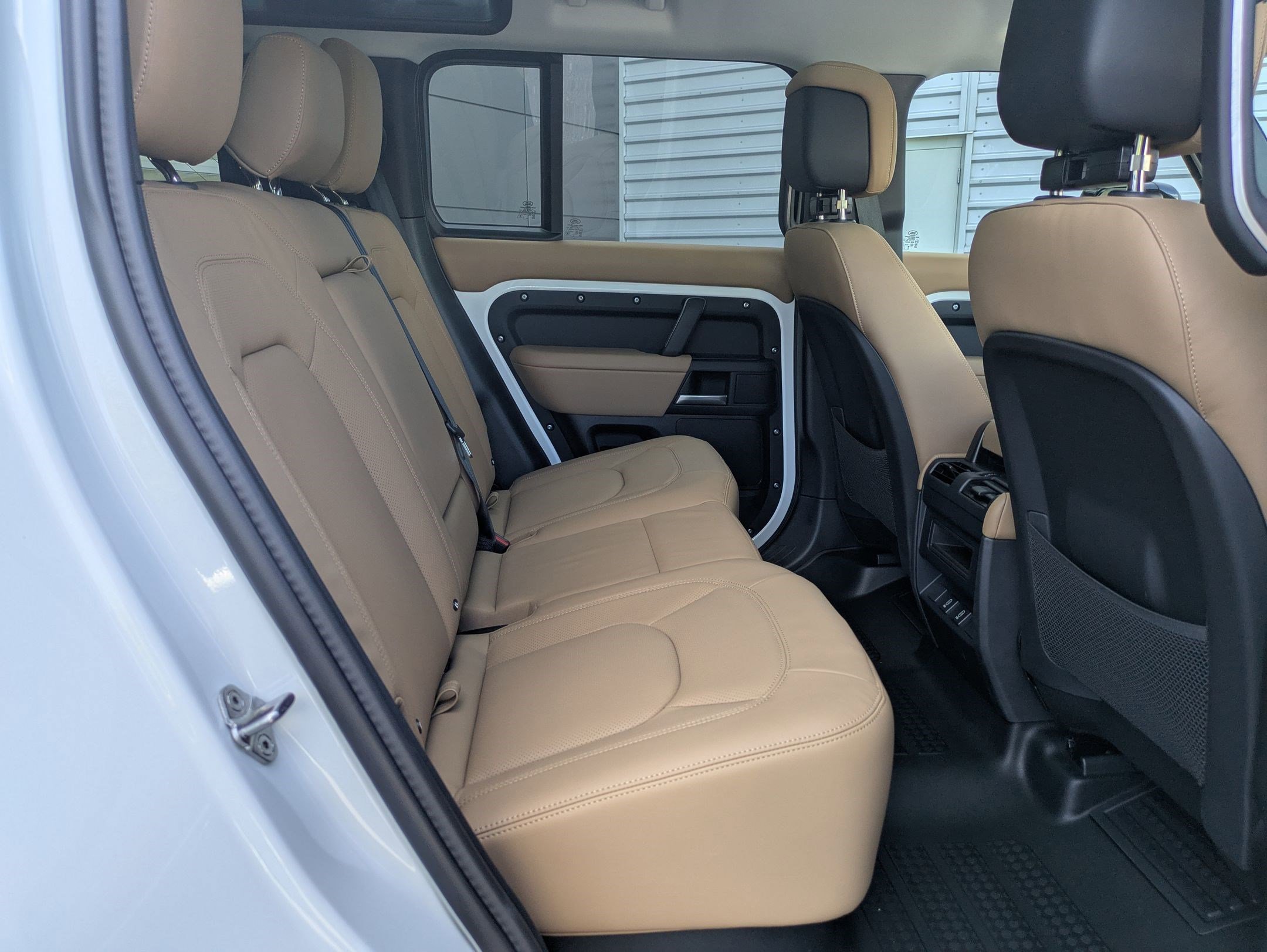 New 2026 Fuji White Land Rover P400 X-Dynamic SE image 30