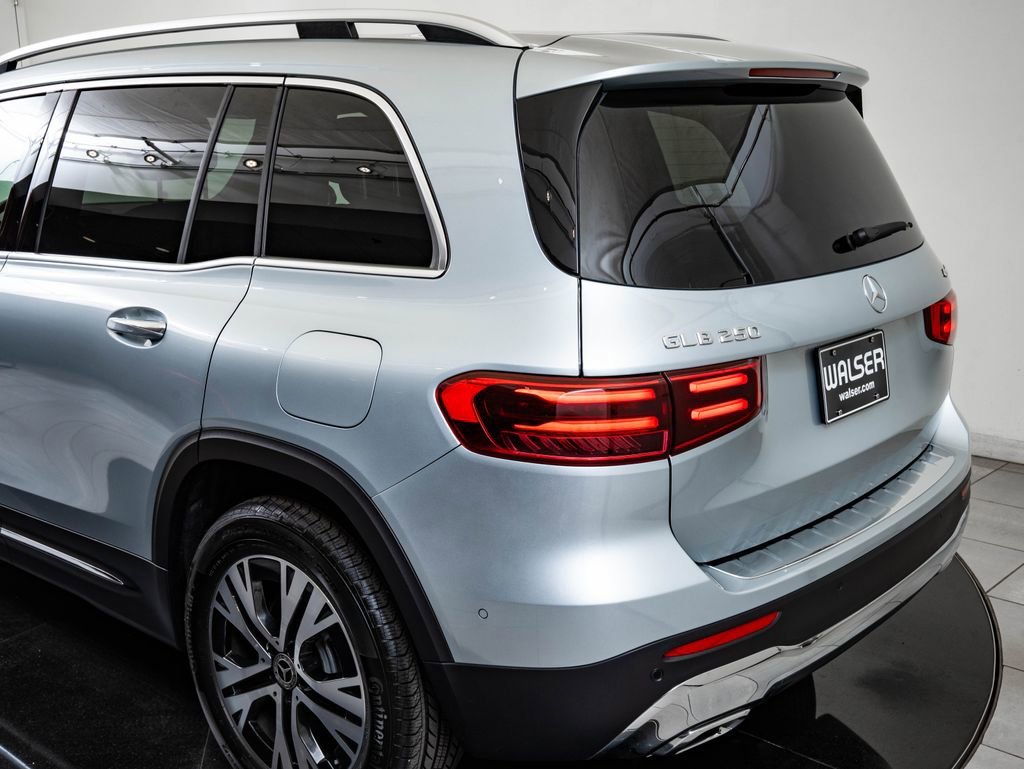 Used 2026 Cirrus Silver Metallic Mercedes-Benz GLB 250 image 19