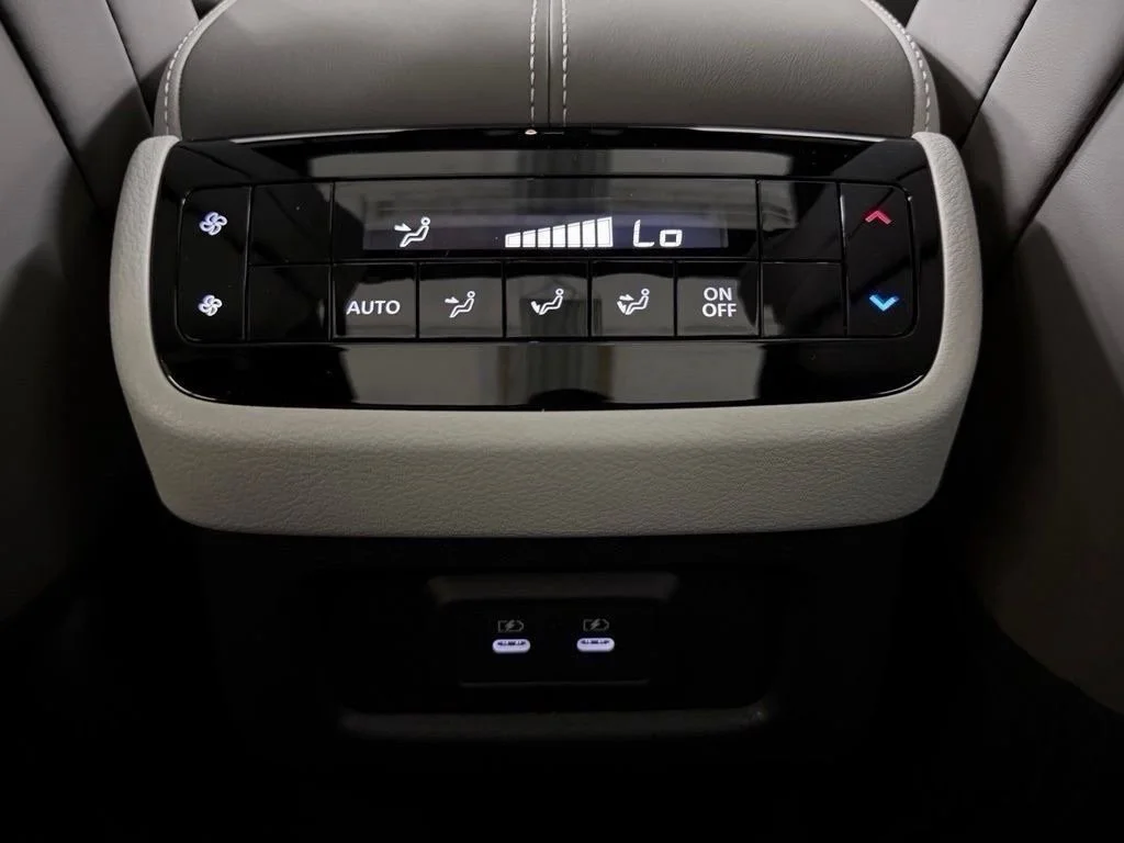 New 2027 RADIANT WHITE INFINITI Luxe AWD image 35