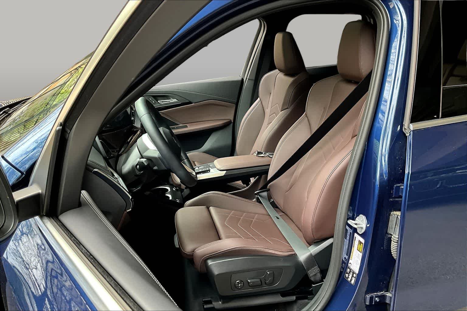Certified Used 2025 Phytonic Blue Metallic BMW xDrive28i image 7