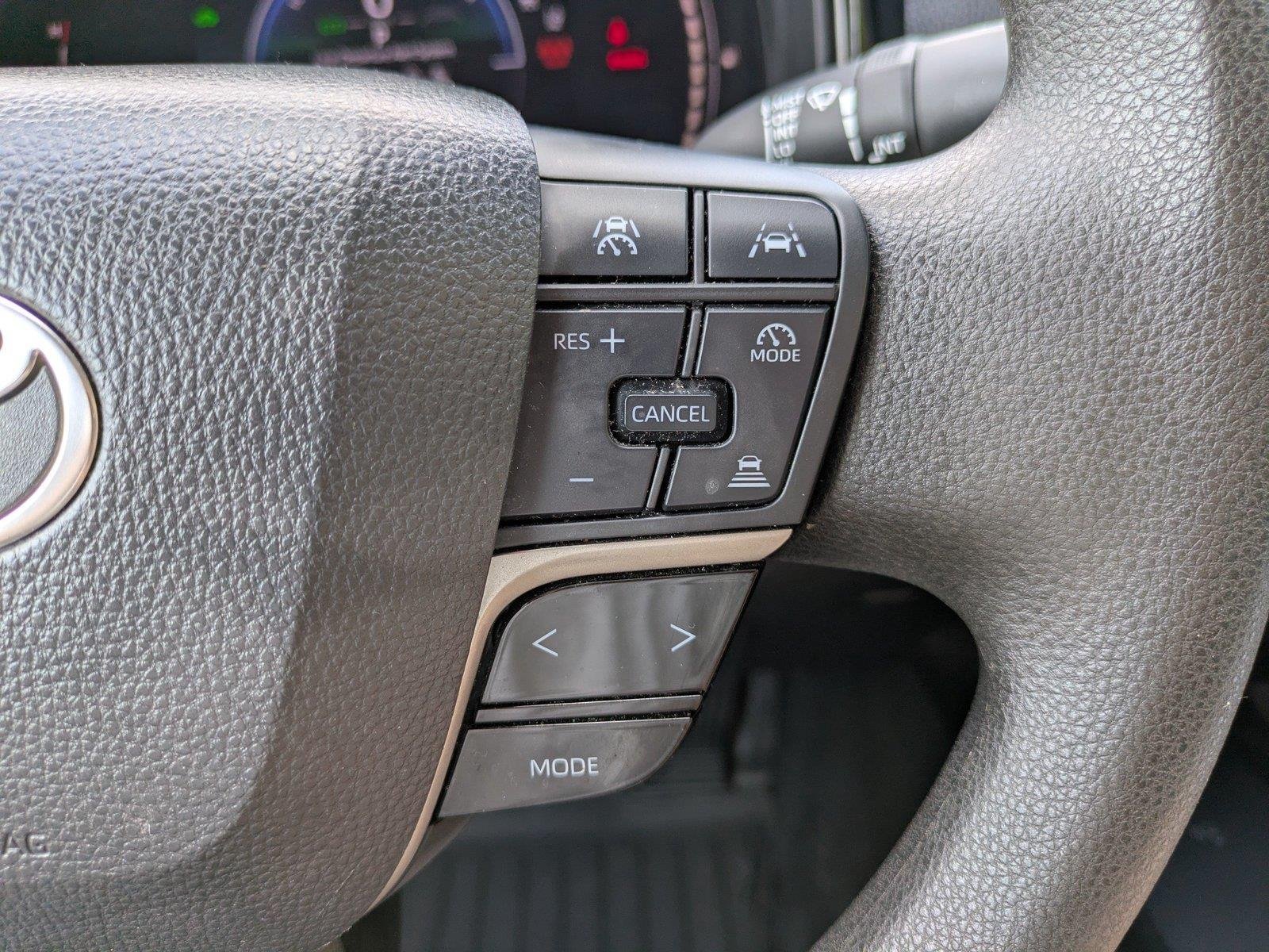 Used 2025  Toyota SE image 23