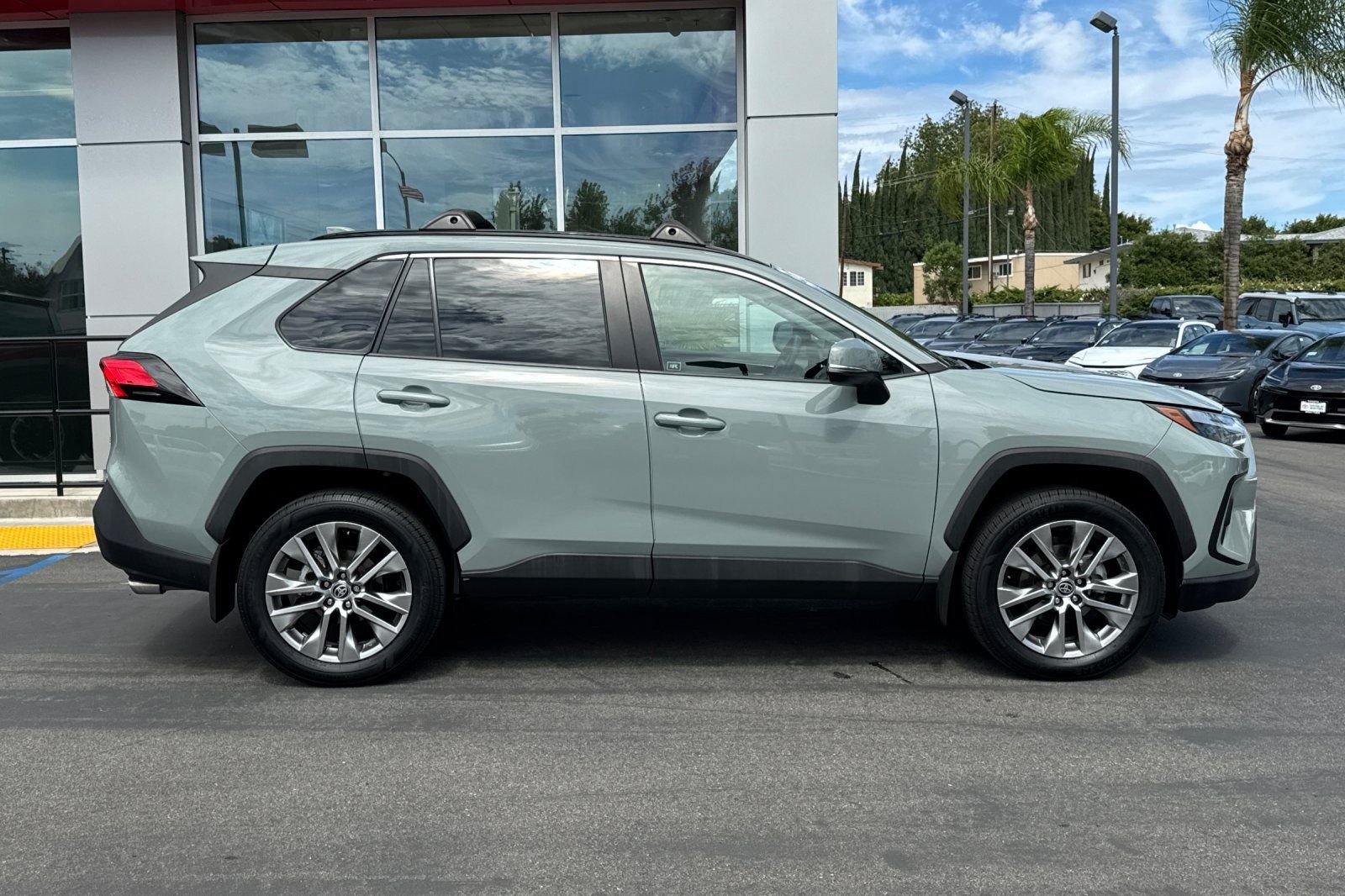 Certified Used 2023  Toyota XLE Premium image 4