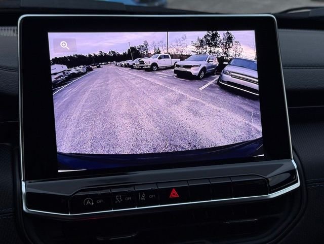 New 2026 Diamond Black Crystal Pearl-Coat Exterior Paint Jeep Latitude image 26