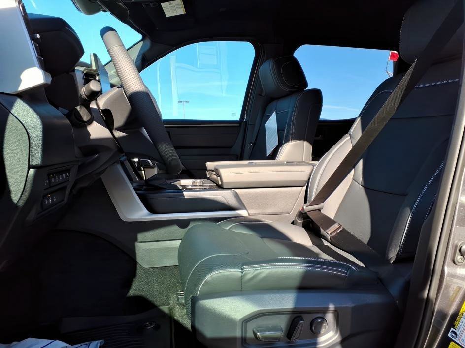 2026 Toyota Tundra SR5 - Photo 10