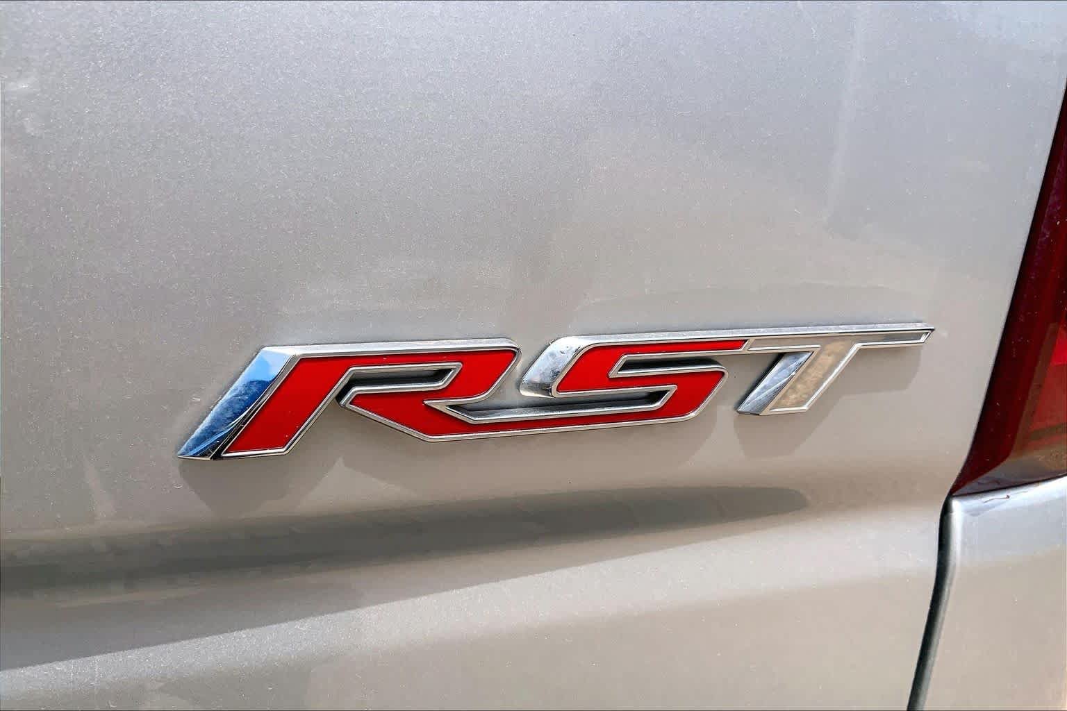 Used 2022 Silver Ice Metallic Chevrolet RST image 9