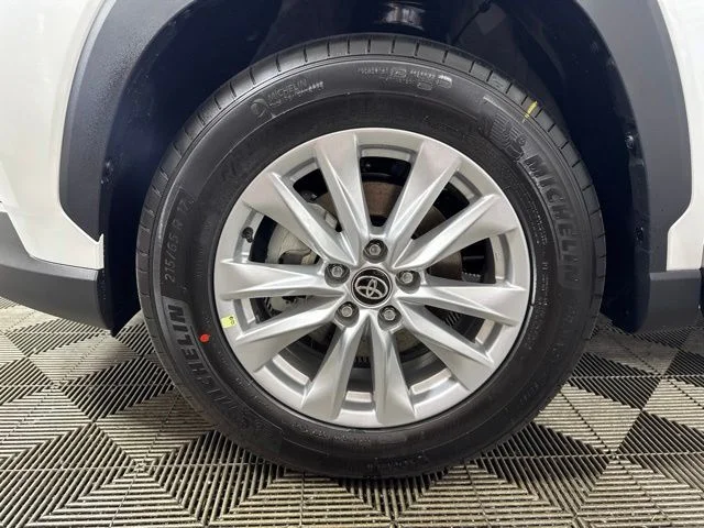 New 2026 Wind Chill Pearl <sup>1</sup> Toyota  LE image 10