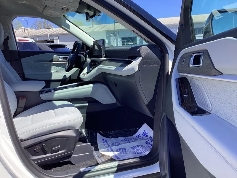 New 2026 White Ford Platinum image 20