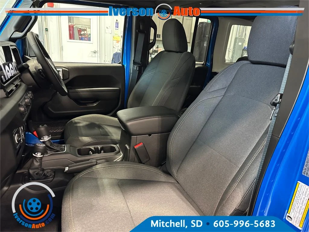 New 2026 Hydro Blue Pearlcoat Jeep Sport RHD image 29