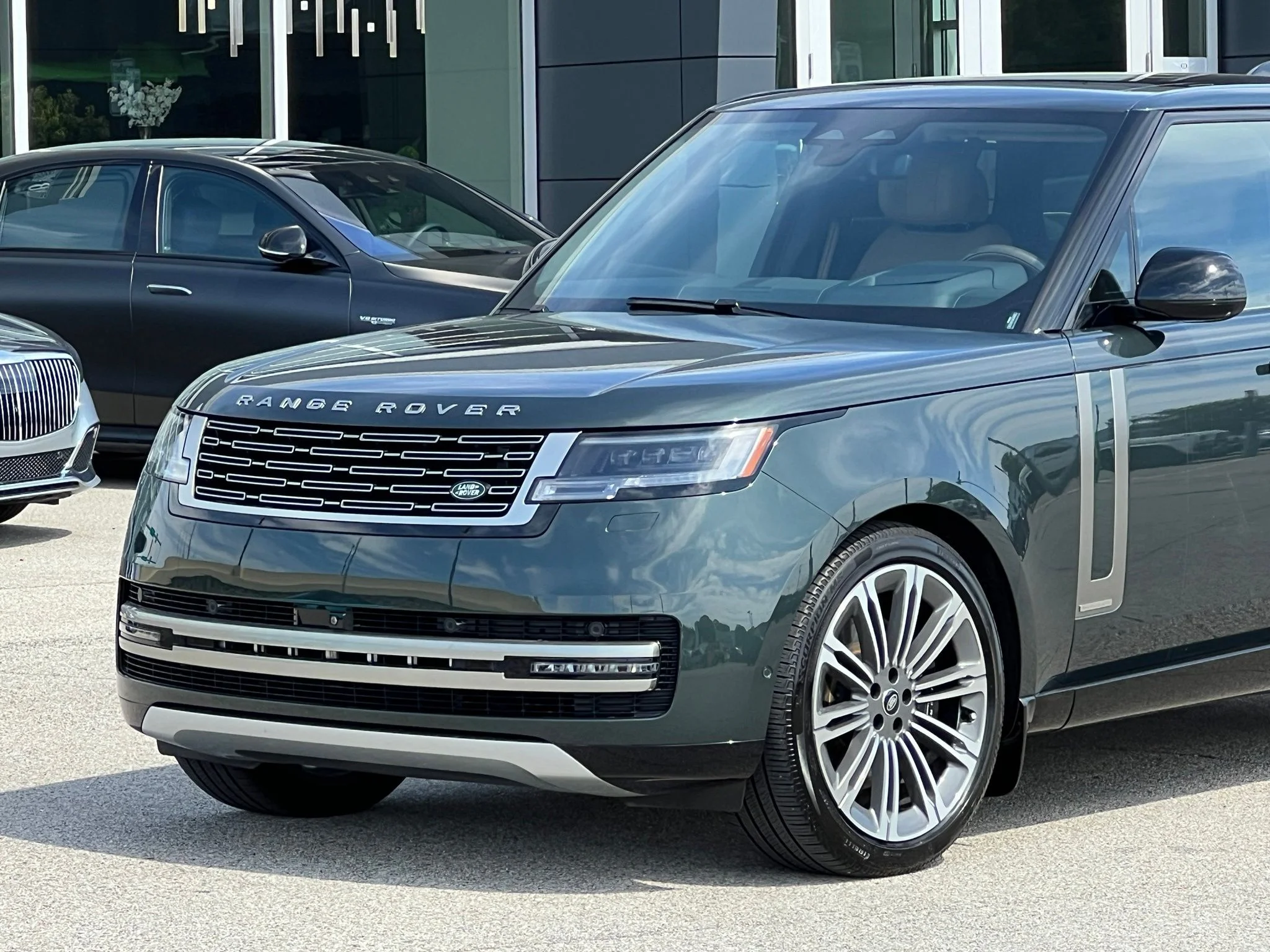 Used 2025  Land Rover Autobiography image 14