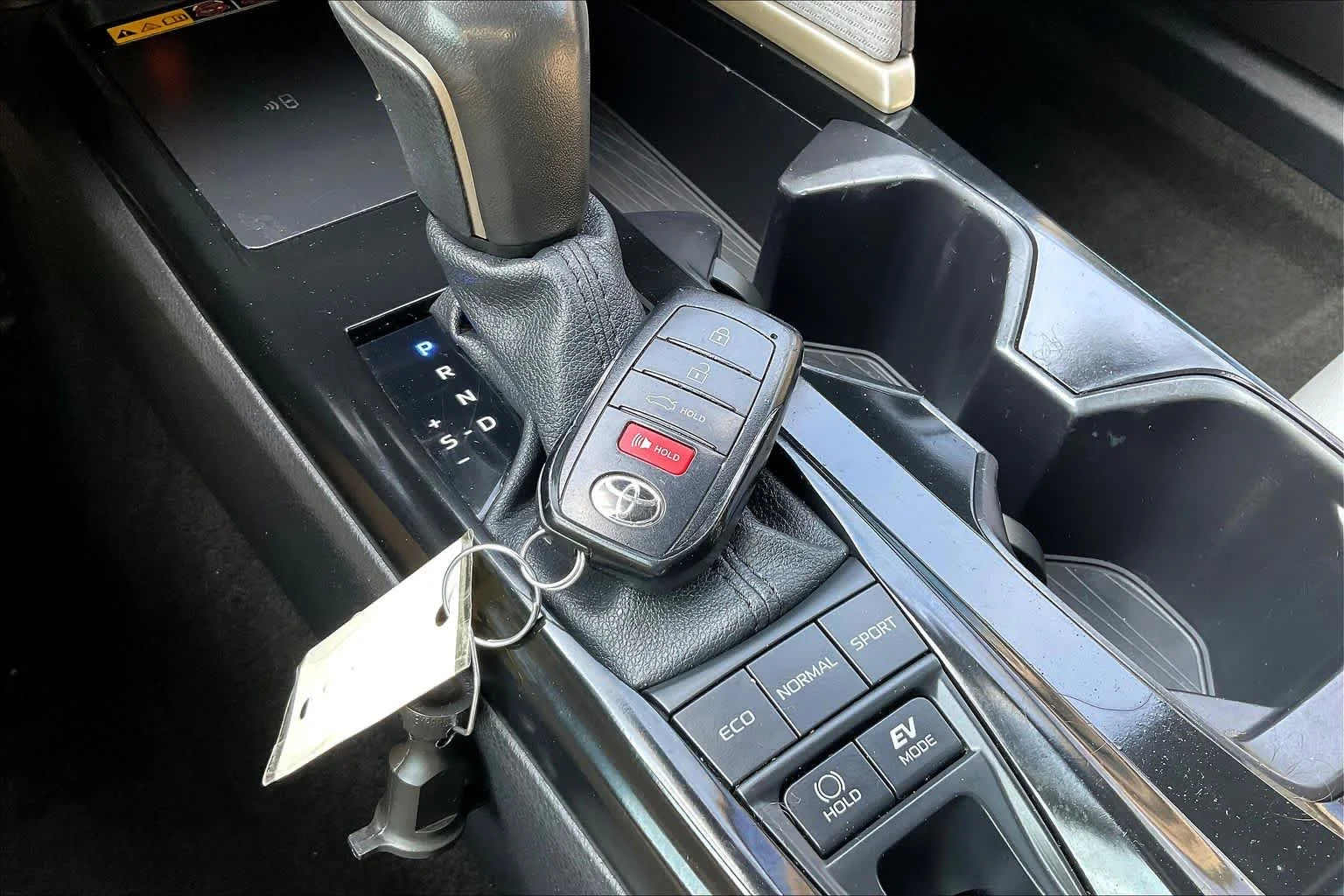 Used 2025 Ocean Gem Toyota SE image 14