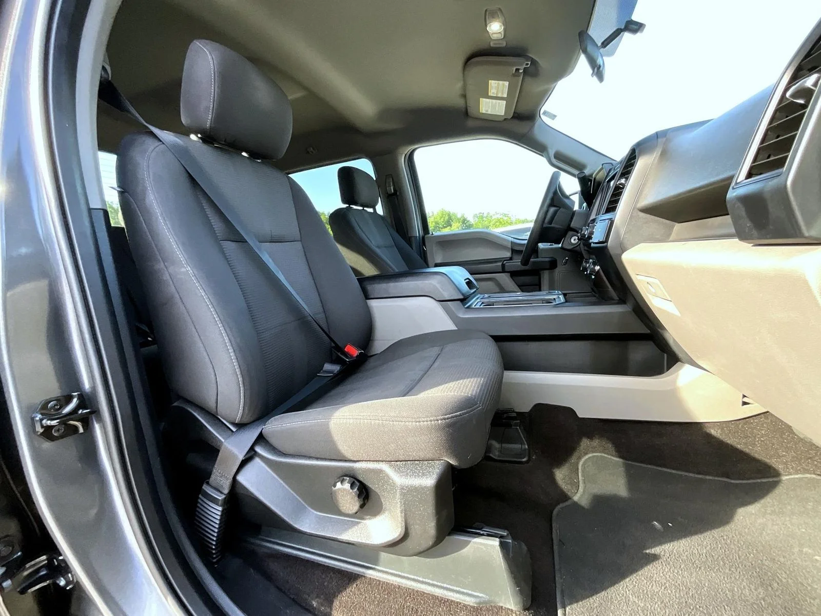 Used 2018 Gray Ford XL image 17