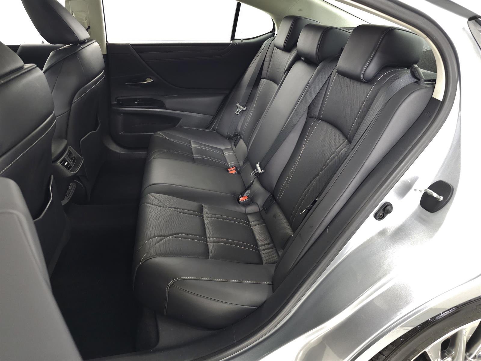 Certified Used 2023 Iridium 1l2 Lexus Luxury image 31
