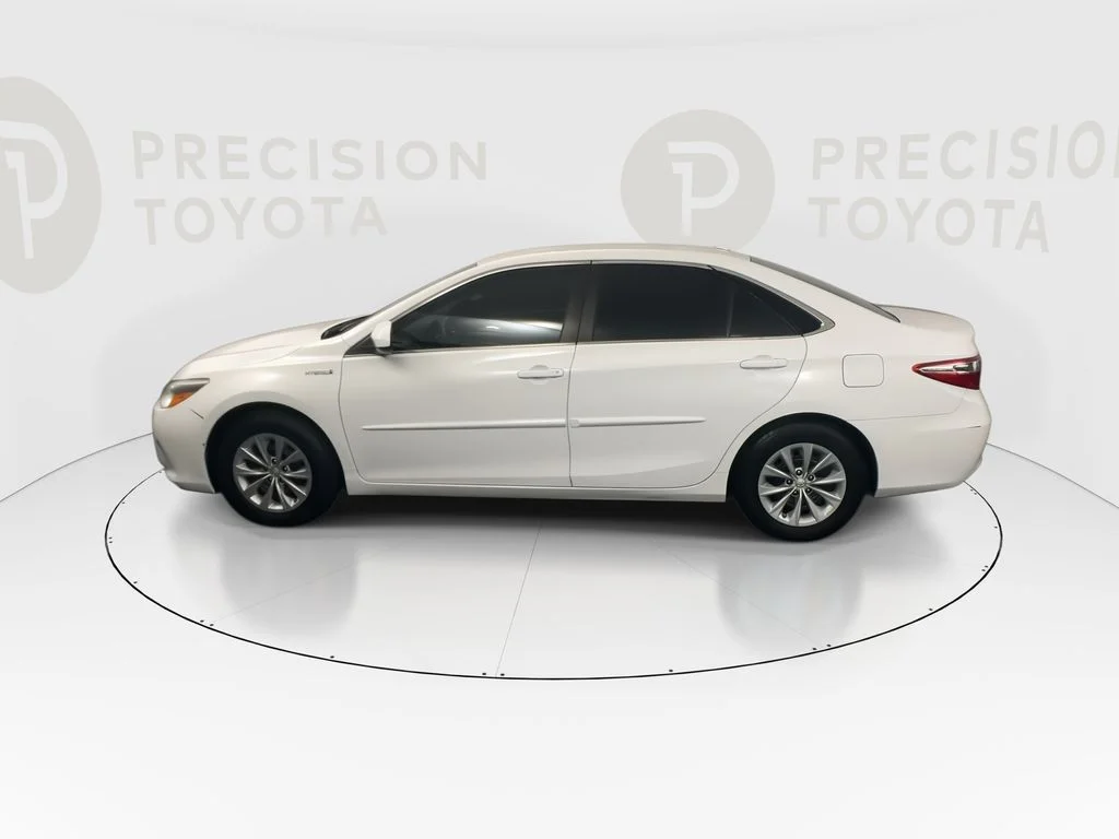 Used 2017 Super White Toyota LE image 12