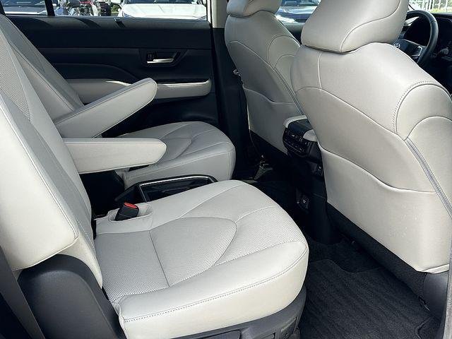 Certified Used 2024 WIND CHILL PEARL Toyota  image 13
