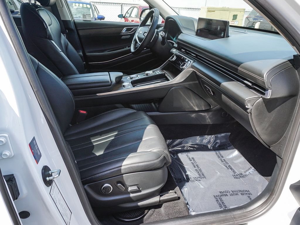 Used 2024 White Genesis 2.5T image 13