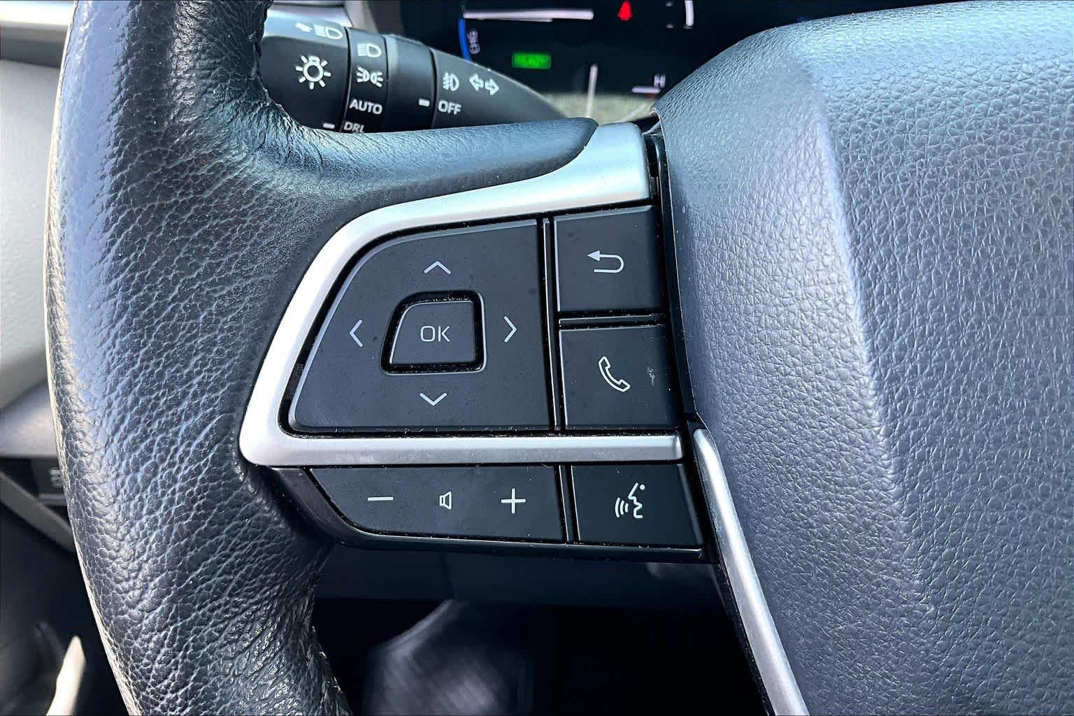 Used 2024 Wind Chill Pearl Toyota XLE image 24