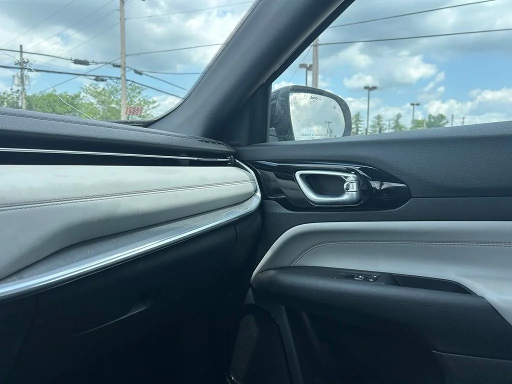 Used 2023 White Jeep Limited image 23