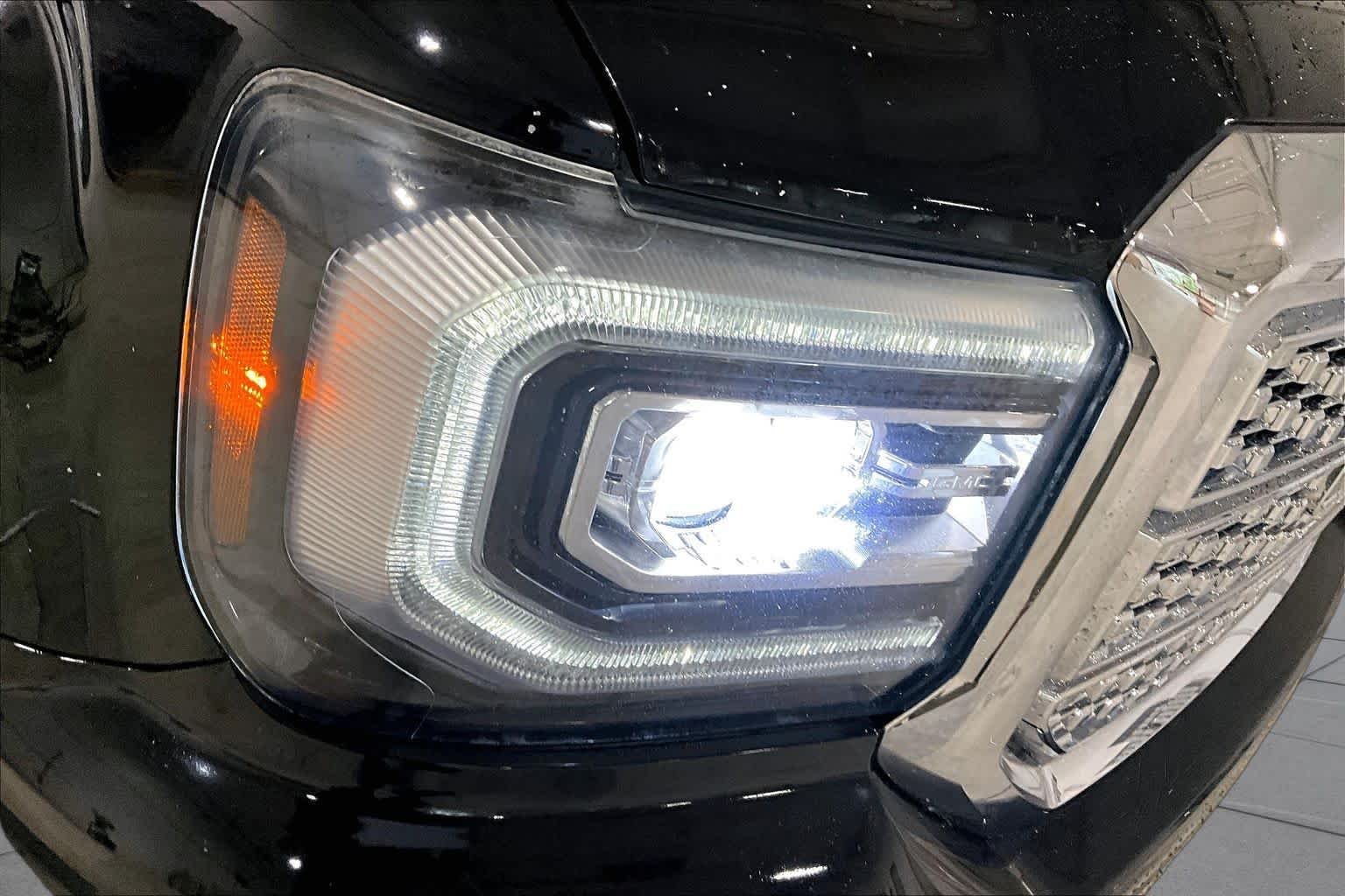 Used 2017 Onyx Black GMC Denali image 27