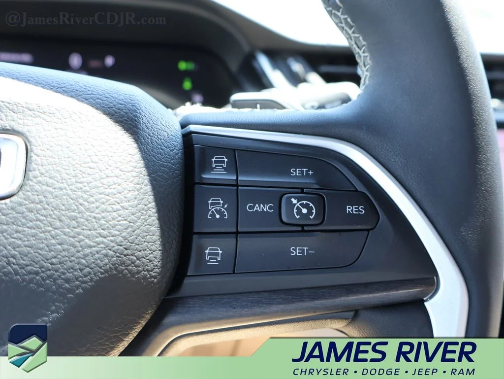 Used 2022 White Jeep 4xe image 29