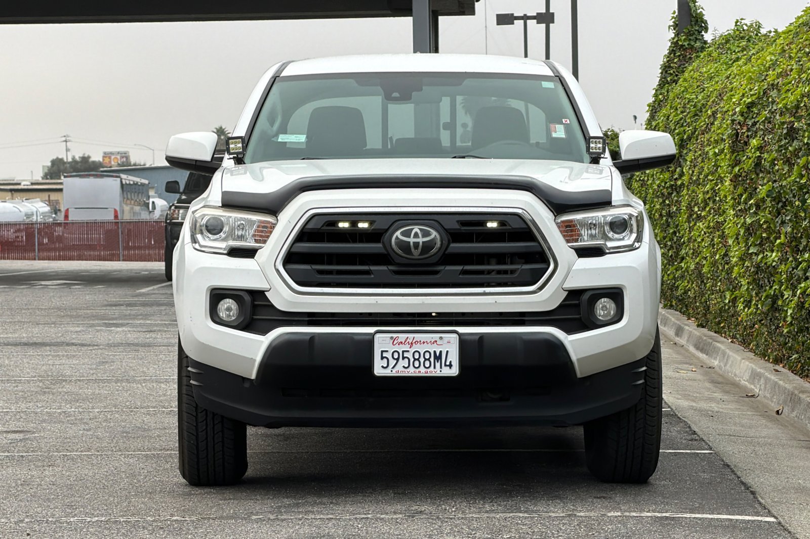 Used 2019 White Toyota SR5 image 10