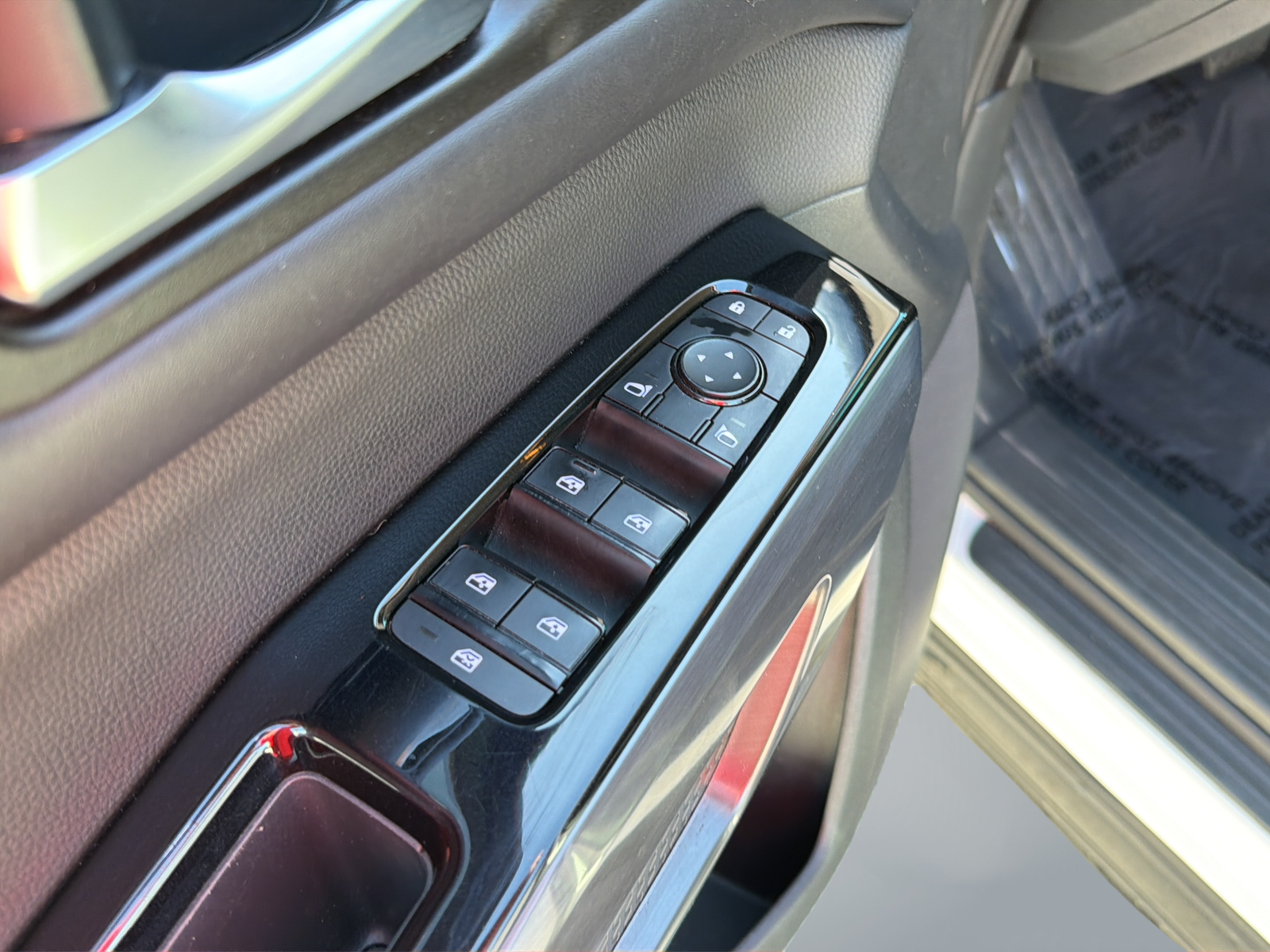 Used 2023 White Nissan SL image 28