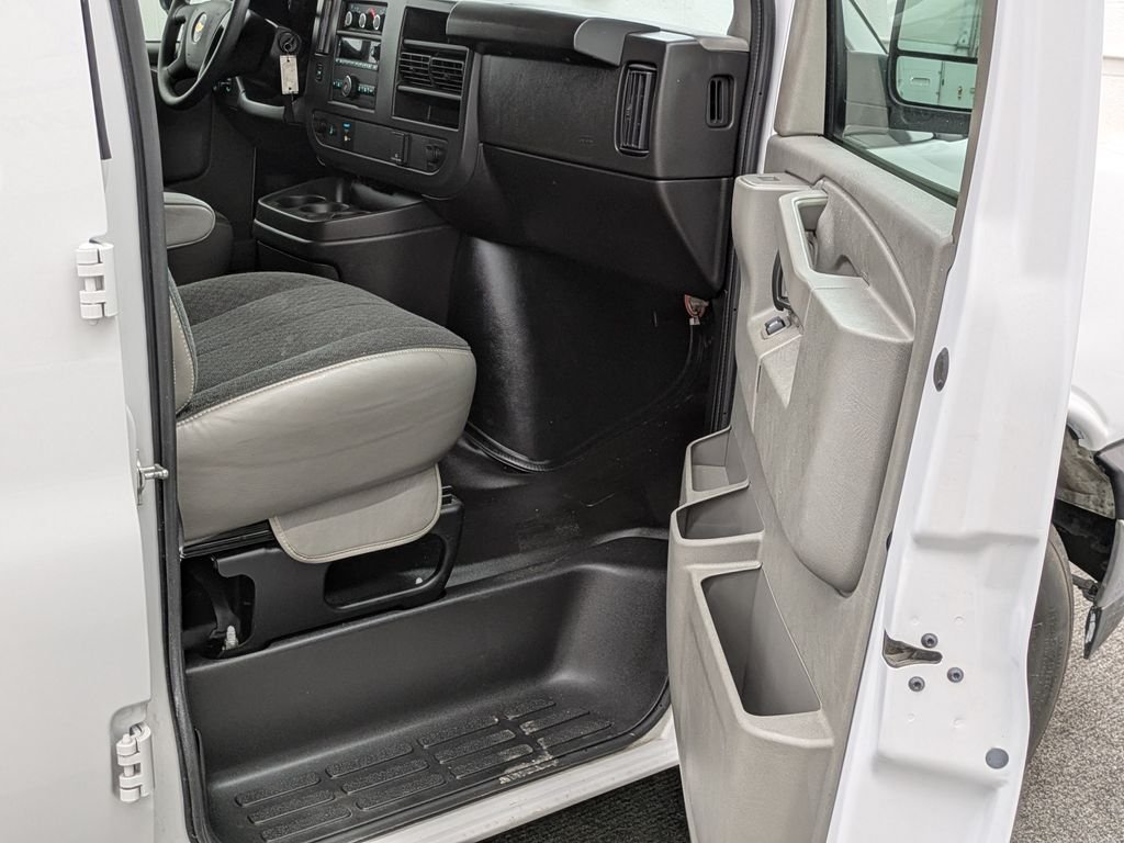 Used 2025 White Chevrolet Work Van image 13
