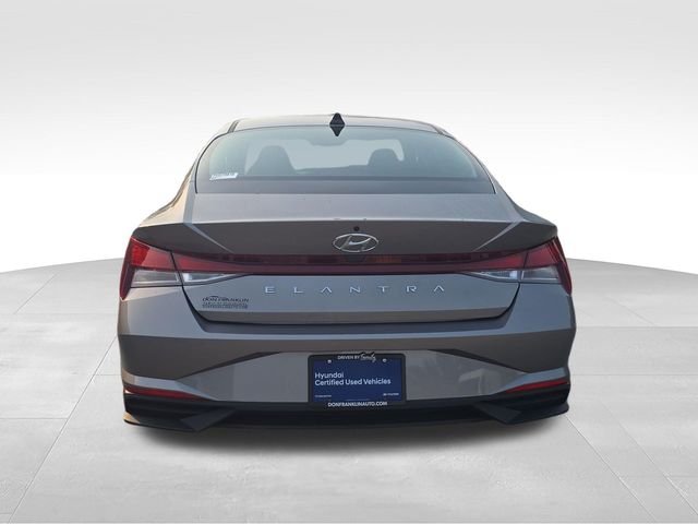 Used 2023 Silver Hyundai SE image 4