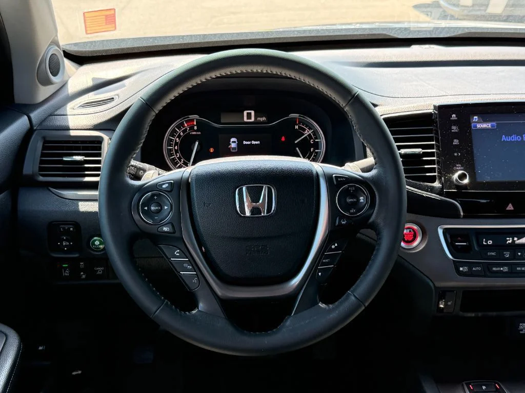 Used 2023 Modern Steel Metallic Honda RTL image 4