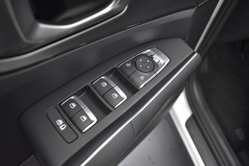 New 2026 Snow White Pearl Kia EX image 5