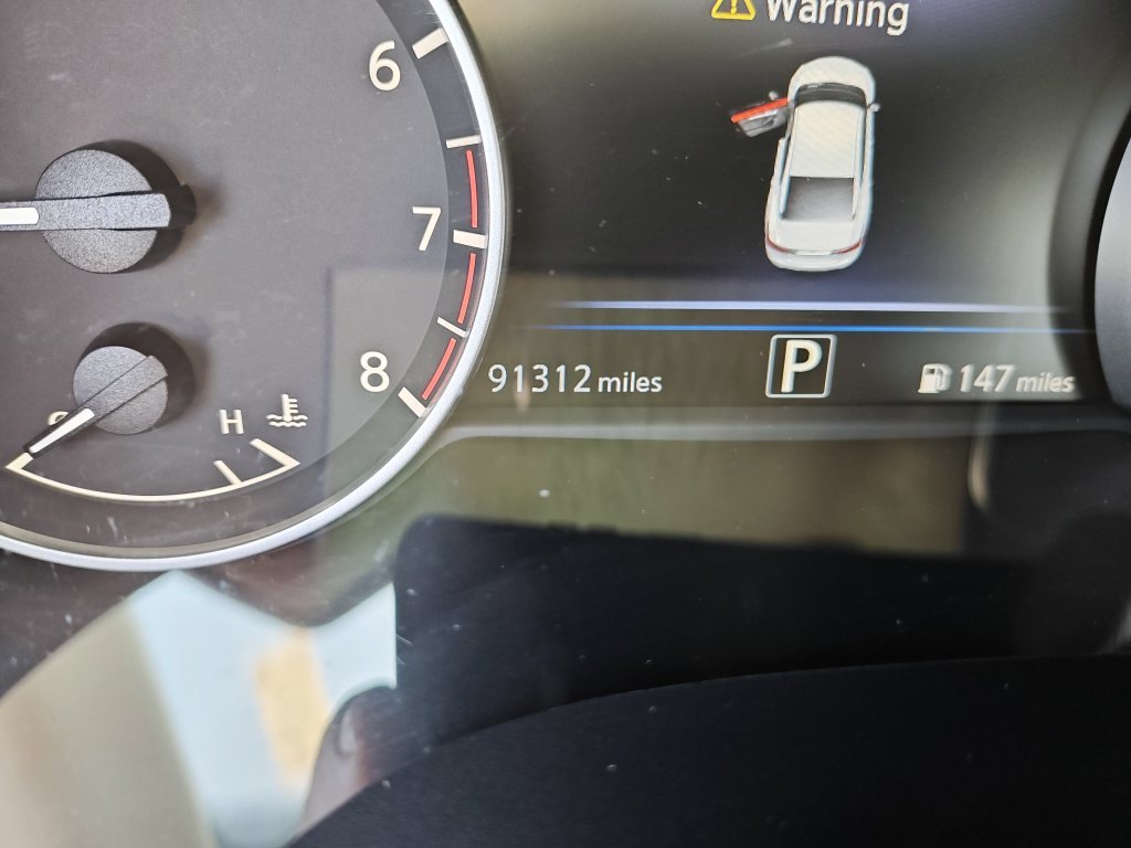 Used 2018 White Nissan Platinum image 19
