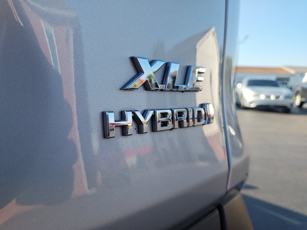 Used 2021 Silver Toyota XLE image 26