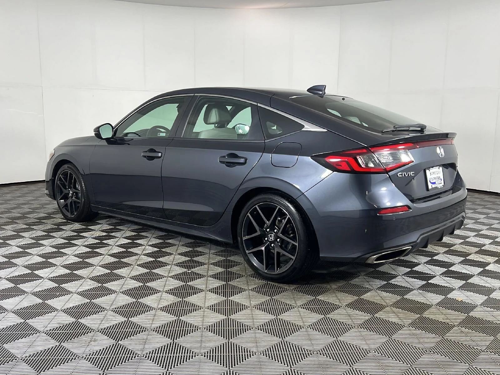 Used 2023 Meteorite Gray Metallic Honda Sport Touring image 9