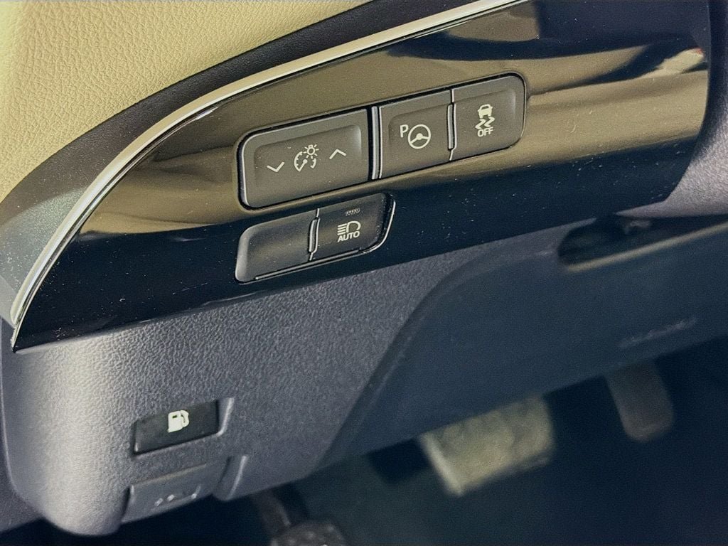 Used 2020 Blizzard Pearl Toyota LE image 10