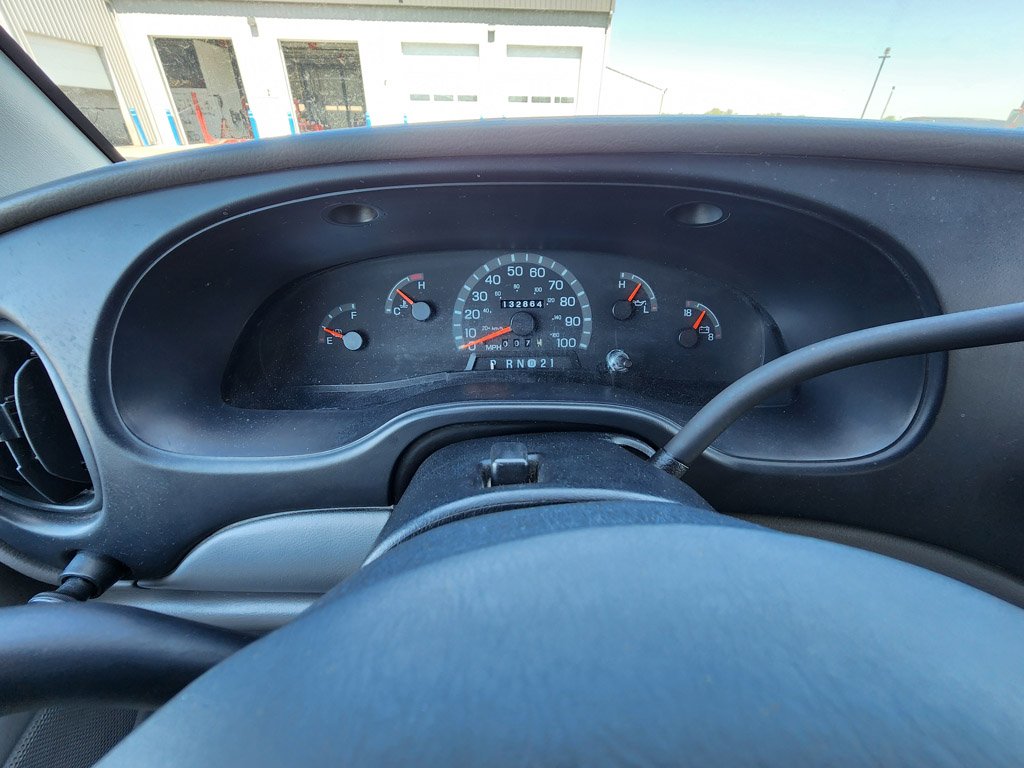 Used 2001  Ford  image 28