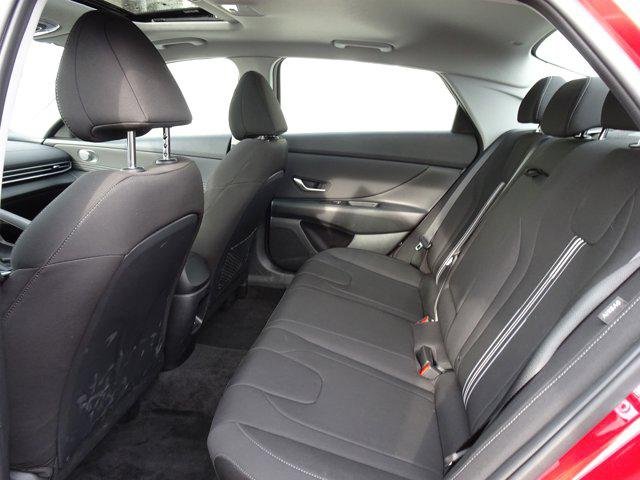 2025 Hyundai Elantra SEL - Photo 15