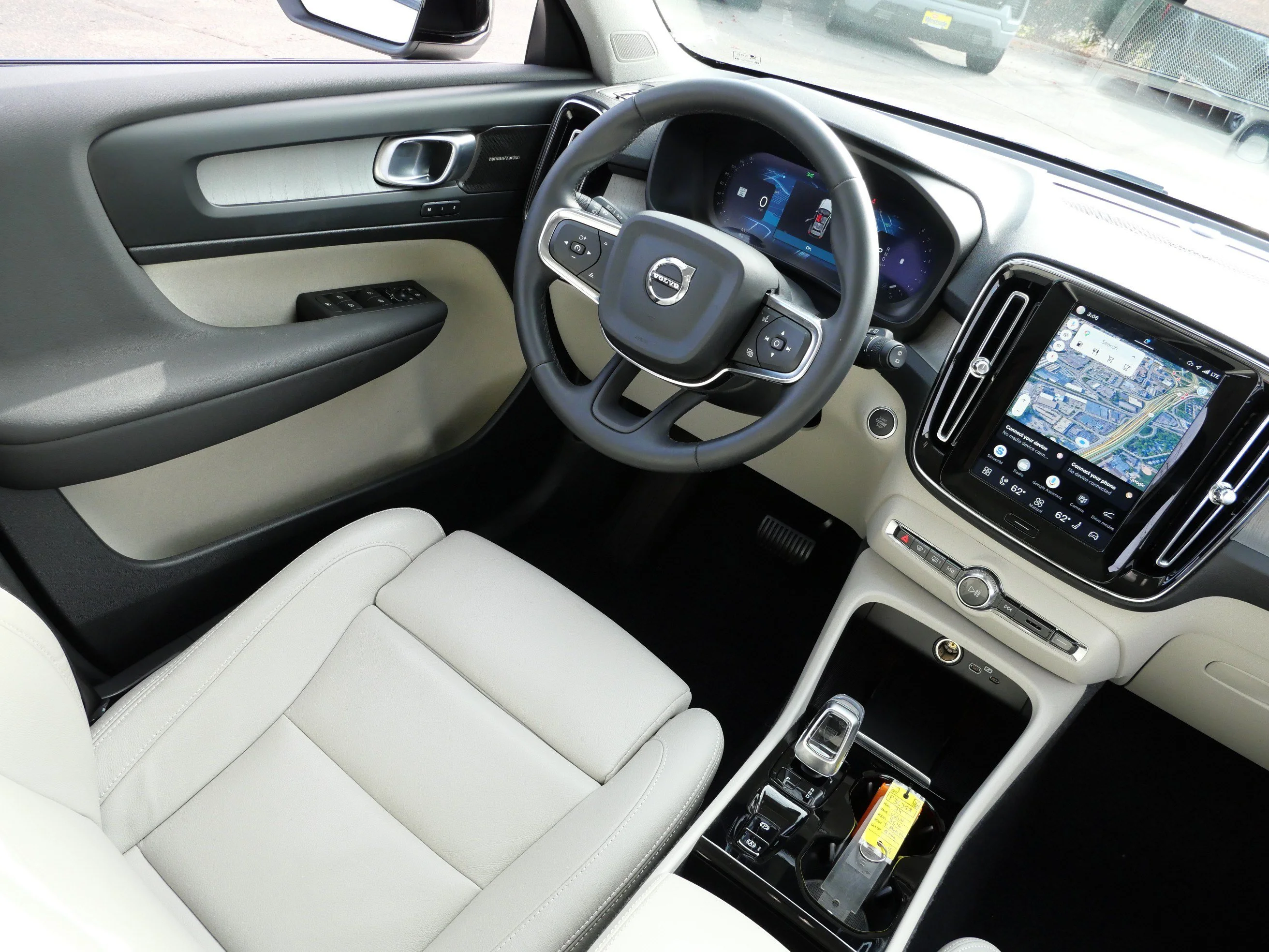 Used 2024 Silver Dawn Metallic Volvo Plus Dark Theme image 9