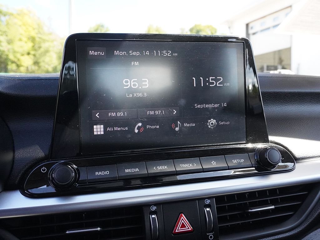 Used 2023 White Kia LXS image 41
