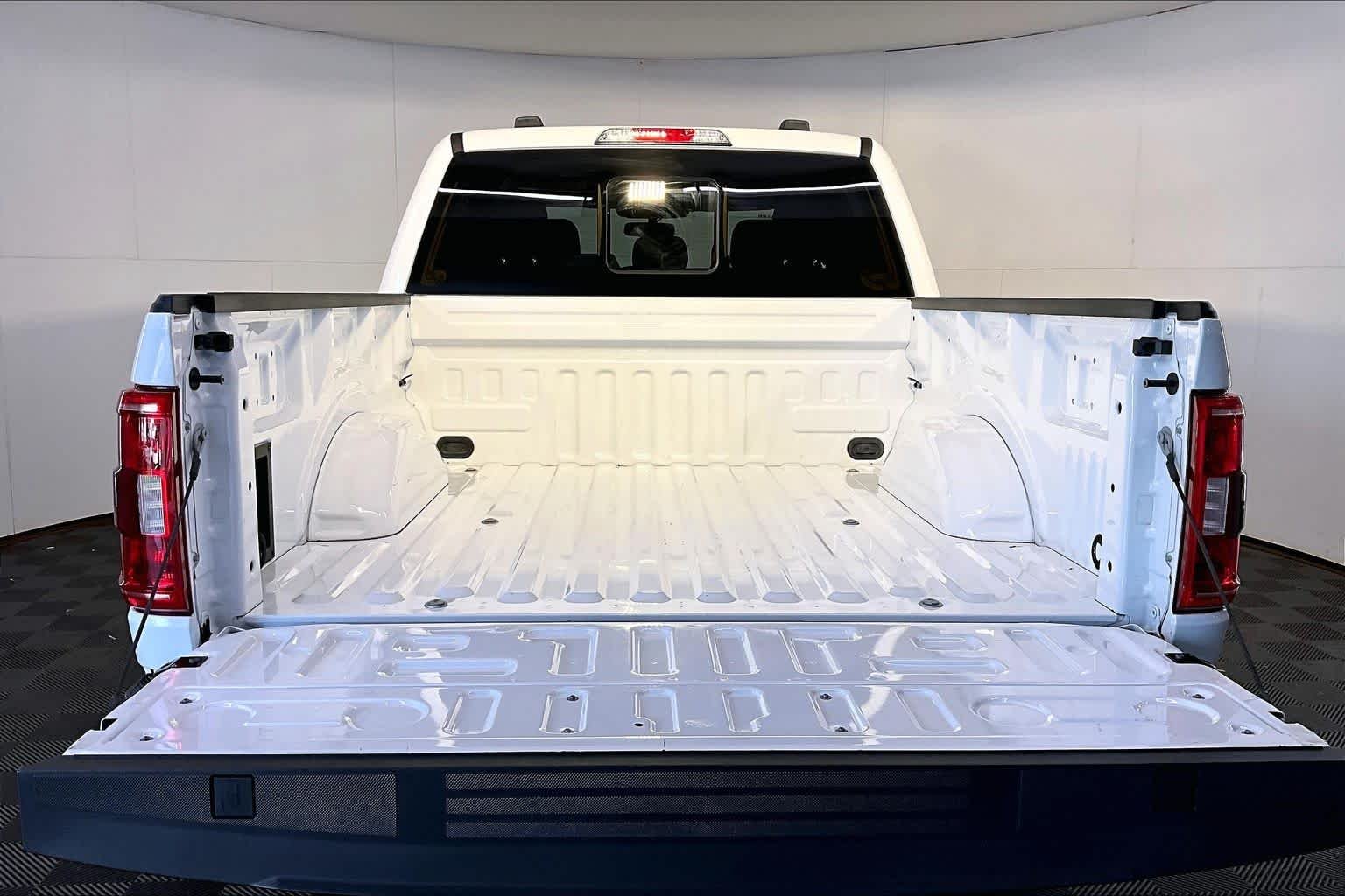 Used 2023 Oxford White Ford XLT image 36