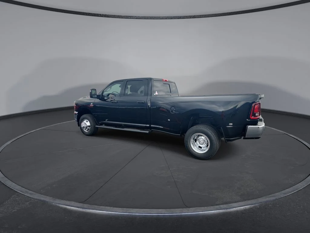 New 2026 Diamond Black Crystal Pearl-Coat Exterior Paint RAM Tradesman image 6