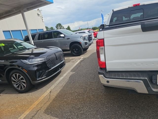 Used 2019 White Ford Lariat image 8