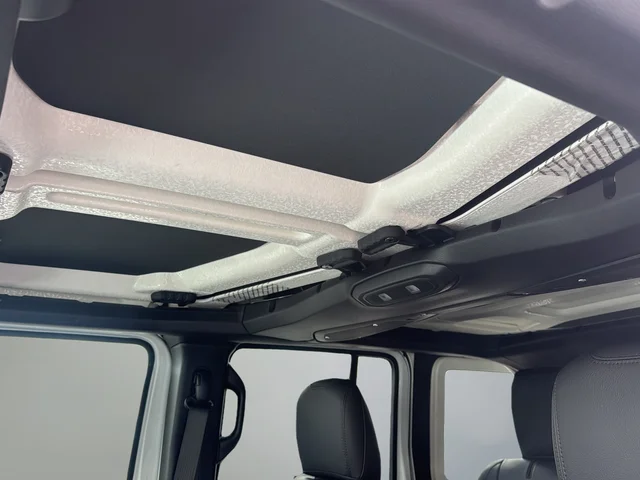 New 2026 Bright White Clear-Coat Exterior Paint Jeep Sahara image 19
