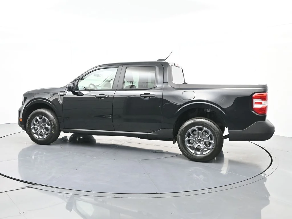 New 2025 Shadow Black Ford XLT image 10
