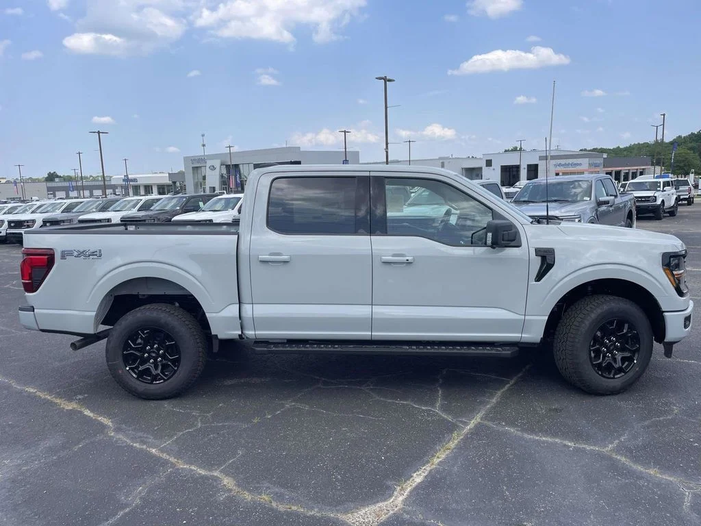 New 2026 White Ford XLT image 2