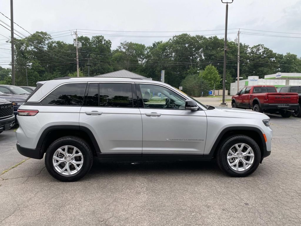 Used 2023 Silver Jeep Limited image 10