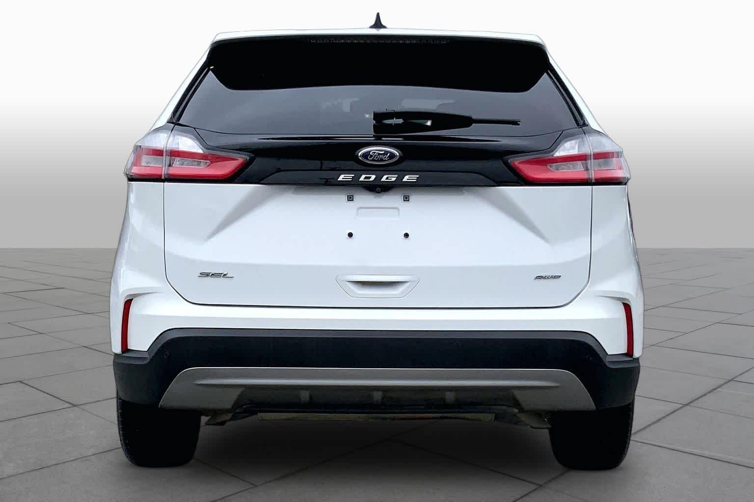 Used 2022 Oxford White Ford SEL image 5